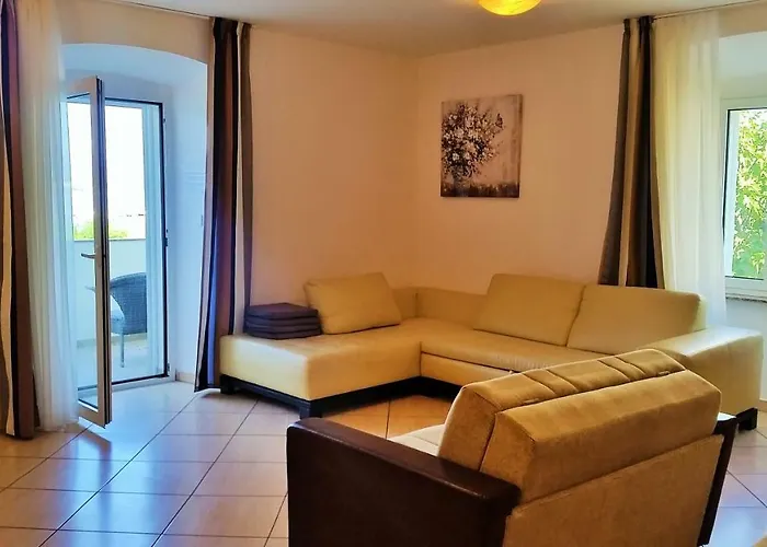 Obala & Малинска