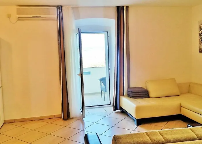 Obala & Малинска